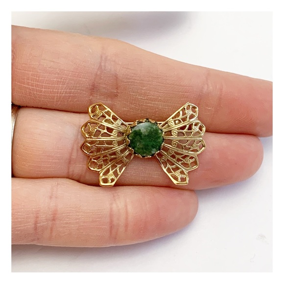Vintage gold tone filigree bow brooch with green nephrite jade stone - Picture 6 of 7